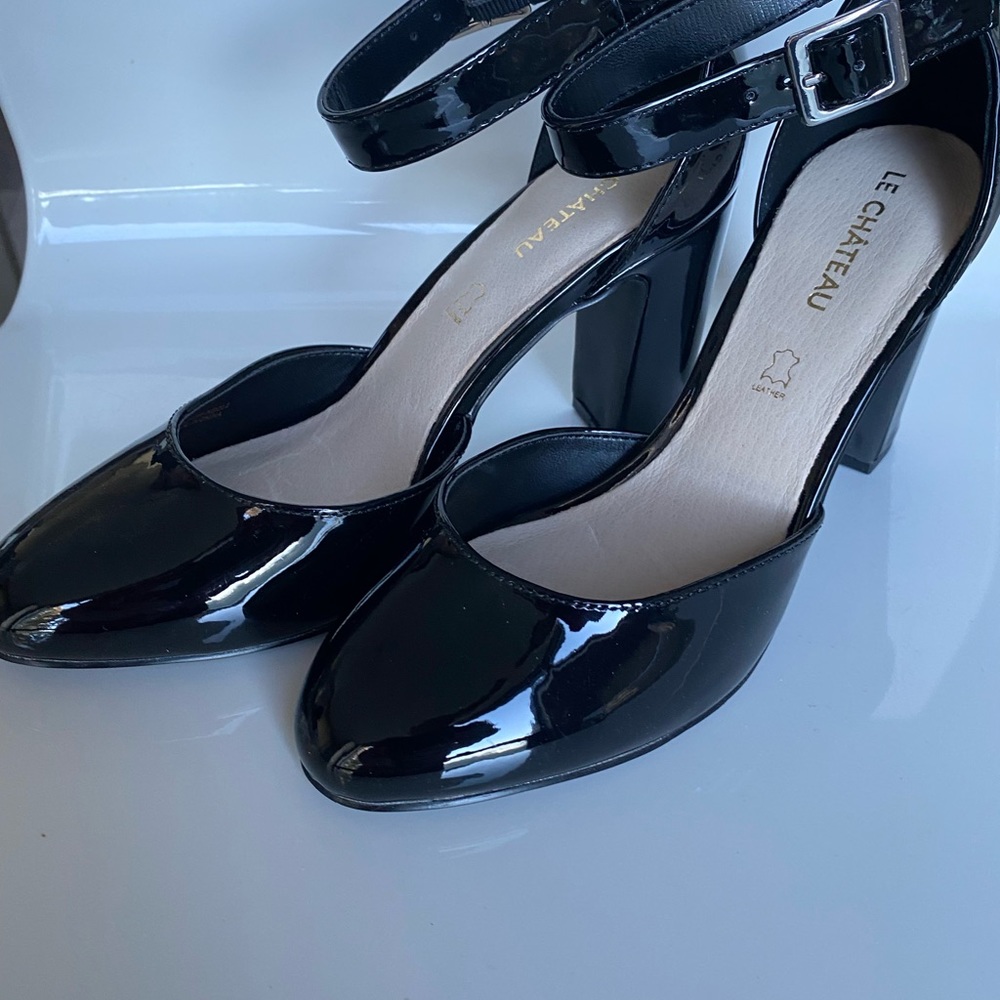 Le Chateau Black Patent Almond Toe Heels w/Ankle Strap - New - 37